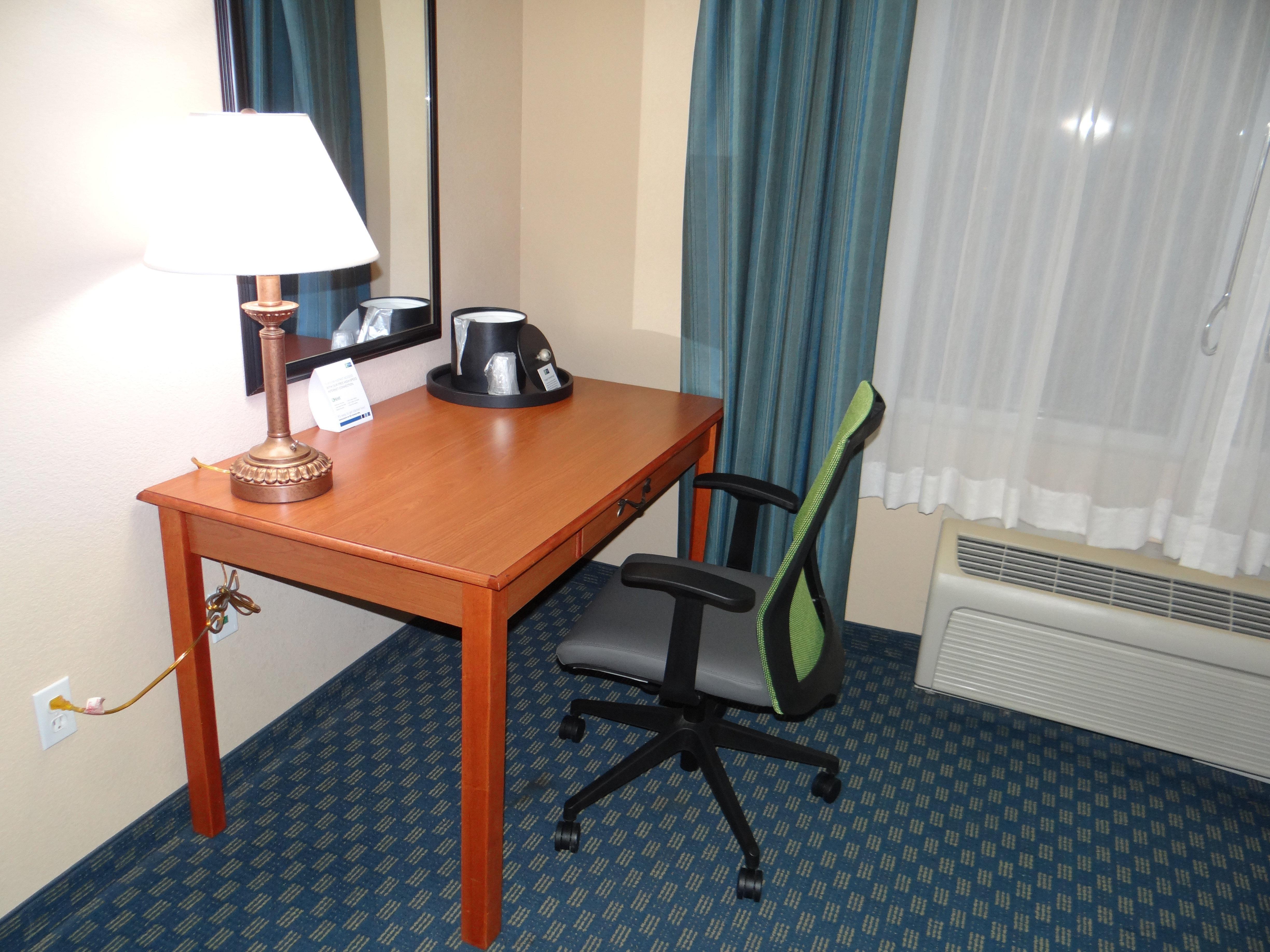 Hotel Express & Salisbury - By Ihg Delmar