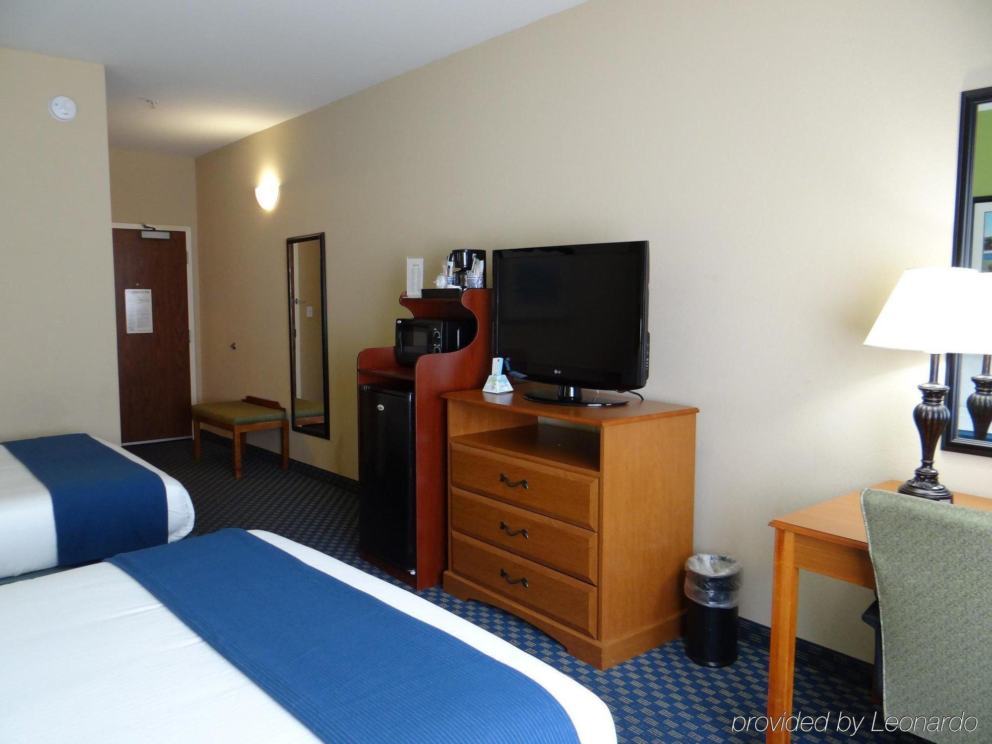 Express & Salisbury - By Ihg